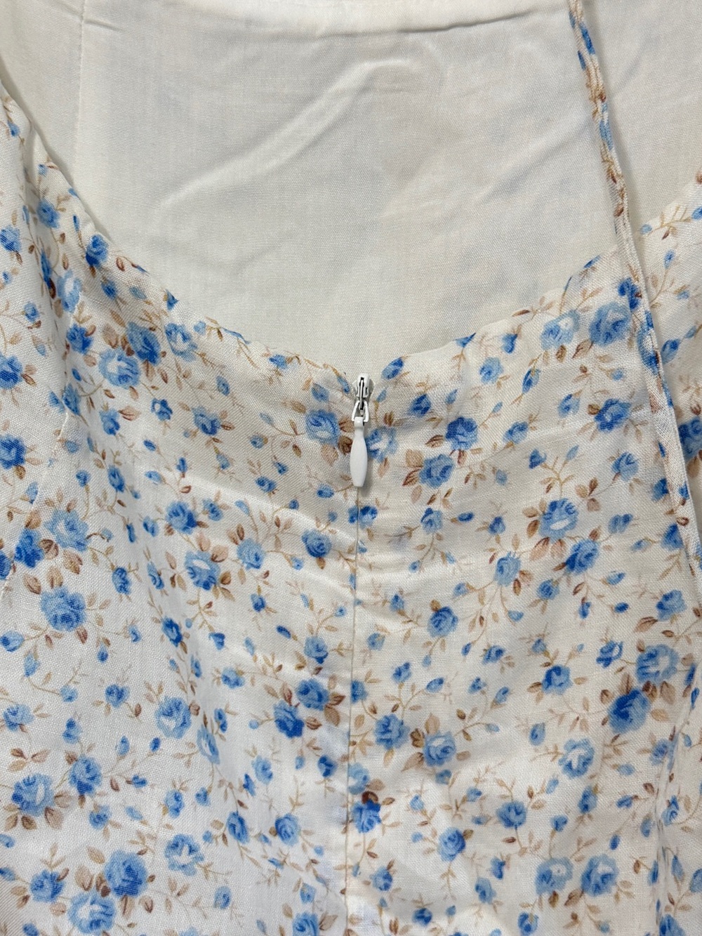 ASTR The Label Floral Linen Midi Dress Size Small Blue White - Picture 8 of 9